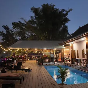 Hostal Funny Riverside Backpackers 